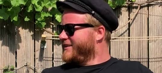 Fabian Schulenkorf im Garten