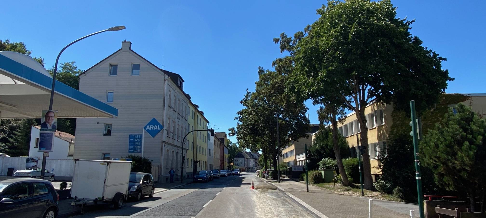 Essen: Betonmischer verliert Ladung, Straße gesperrt