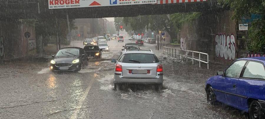 Essen: Starkregen macht Probleme auf den Straßen