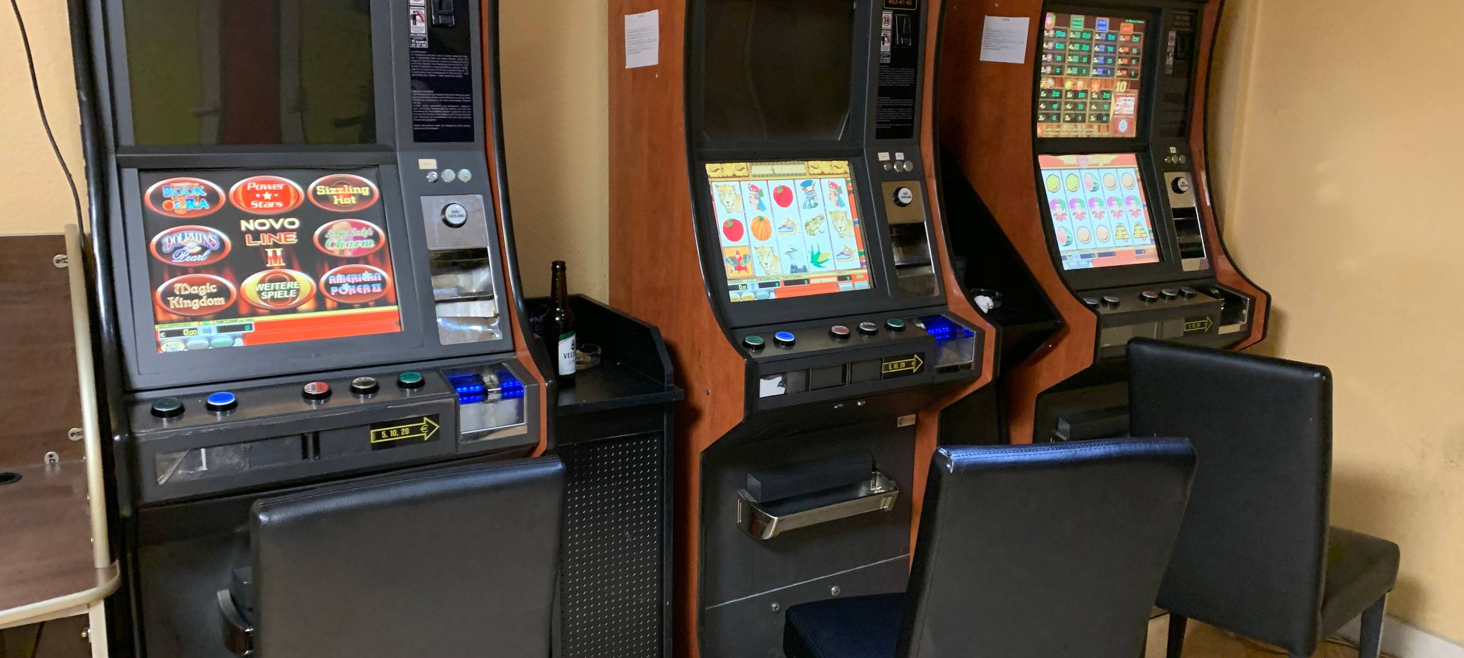 Spielautomaten in einem versteckten Hinterzimmer in Essen