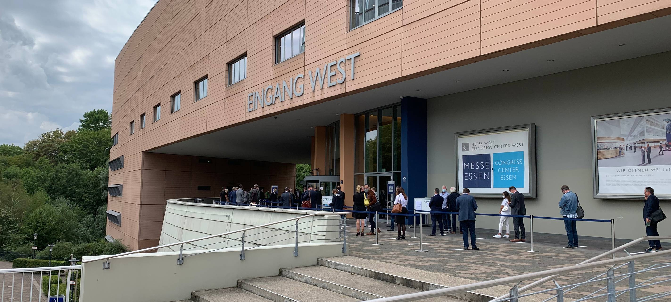 Gläubigerversammlung Galeria Karstadt-Kaufhof zur Entscheidung über Zukunft in der Messe Essen.