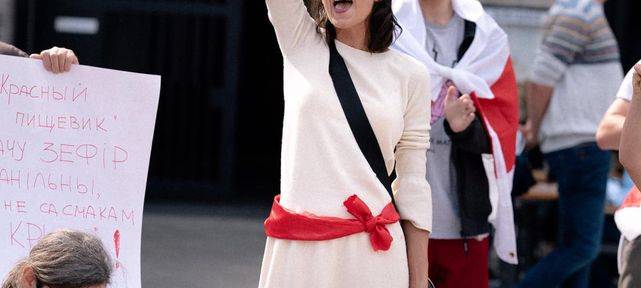 Katja Artsiomenka bei Protesten in Köln gegen die Regierung von Lukaschenko in Belarus.