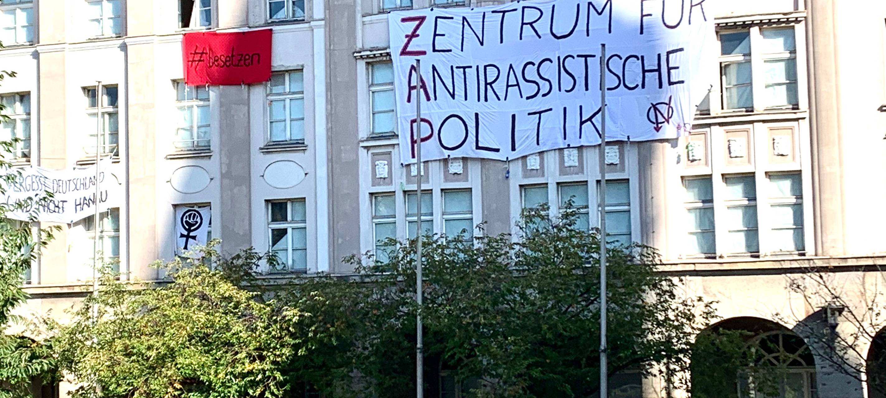 Essen: Hausbesetzung am Weberplatz - Einsatz gegen Rassismus