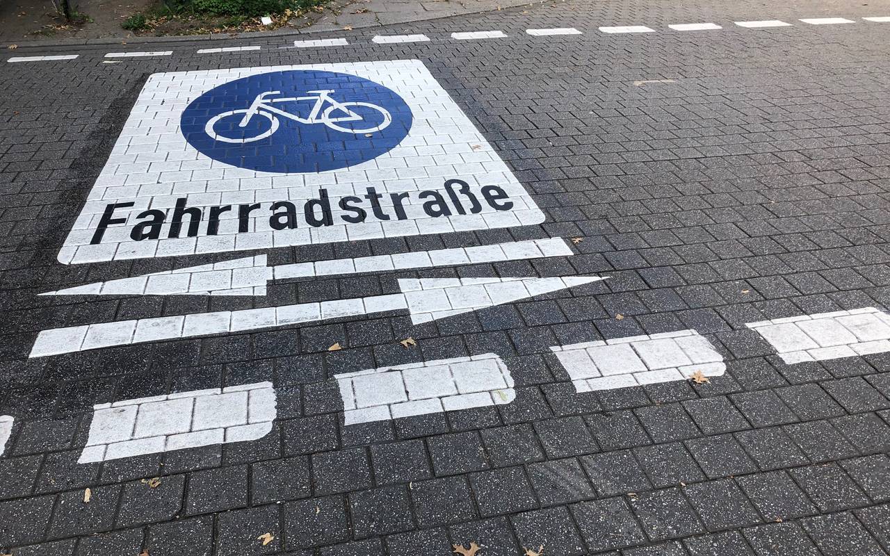 Die Markierungen an der Fahrradstraße in Essen.