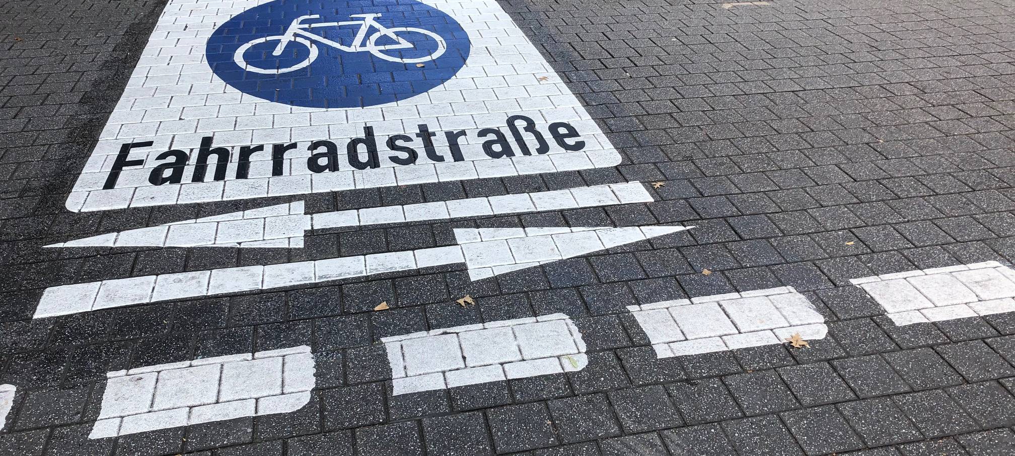 Die Markierungen an der Fahrradstraße in Essen.