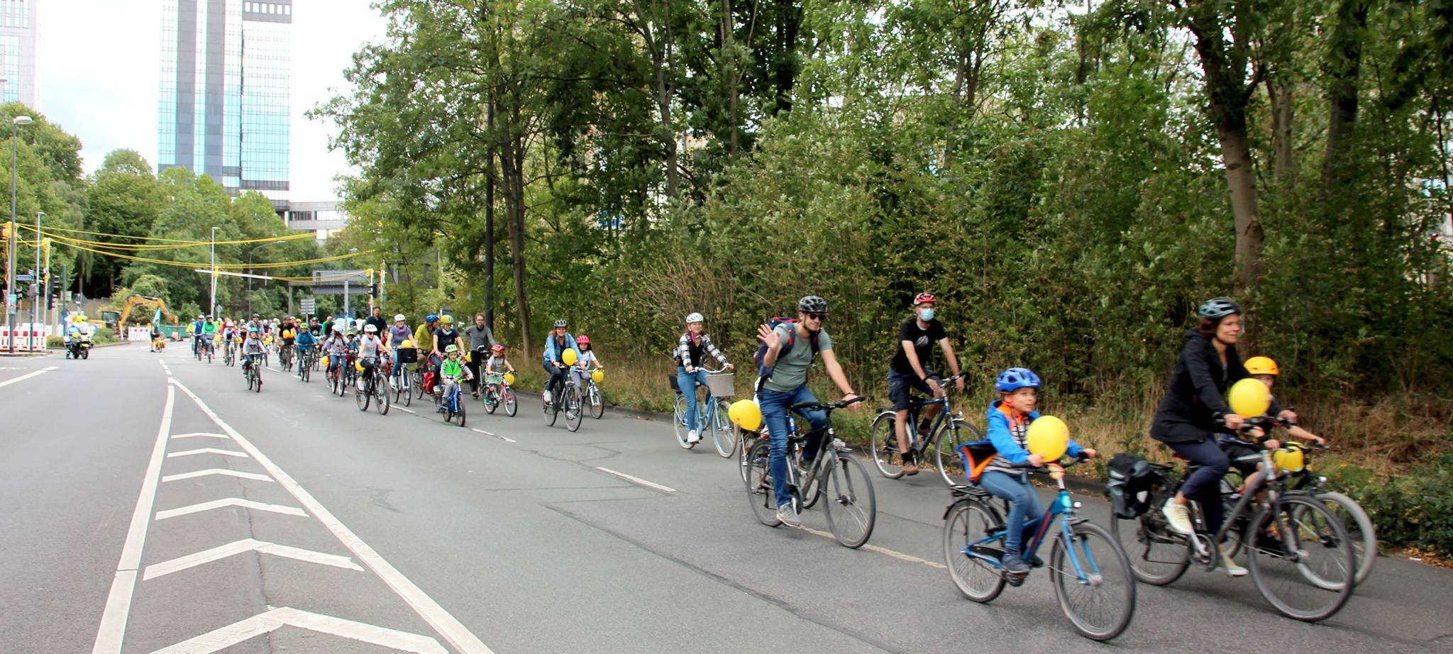 Demonstration mit Fahrrad von Kindern in Essen