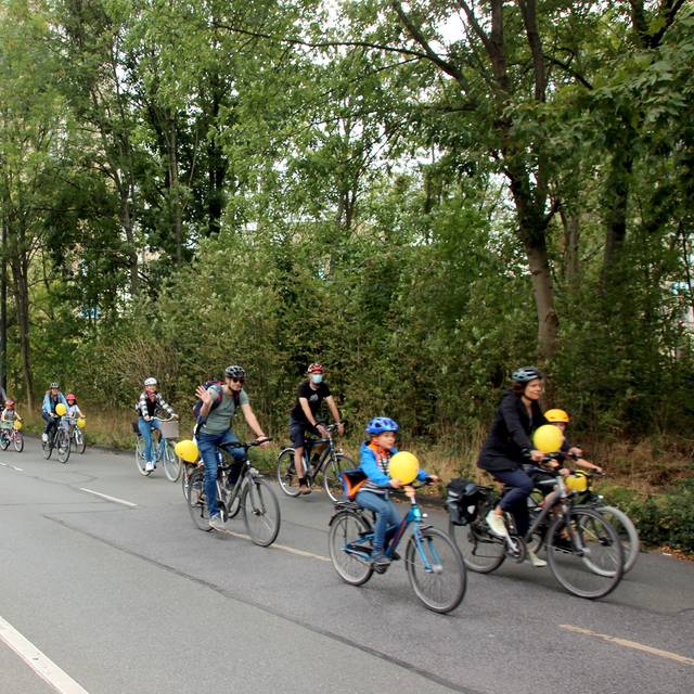 Demonstration mit Fahrrad von Kindern in Essen