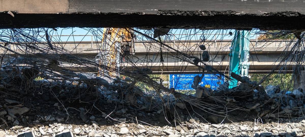 Essen / Mülheim: Abriss der Eisenbahnbrücke über A40 läuft