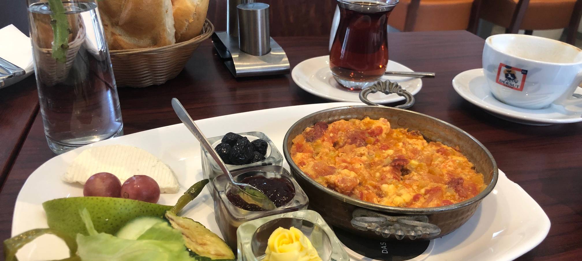 ...und ein leckeres internationales Frühstück.