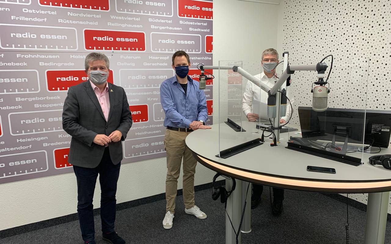 Radio Essen-Talk zur aktuellen Corona-Lage in Essen mit Gesundheitsdezernent Peter Renzel (links) und Virologe der Uniklinik Mirko Trilling. Moderator: Christian Pflug