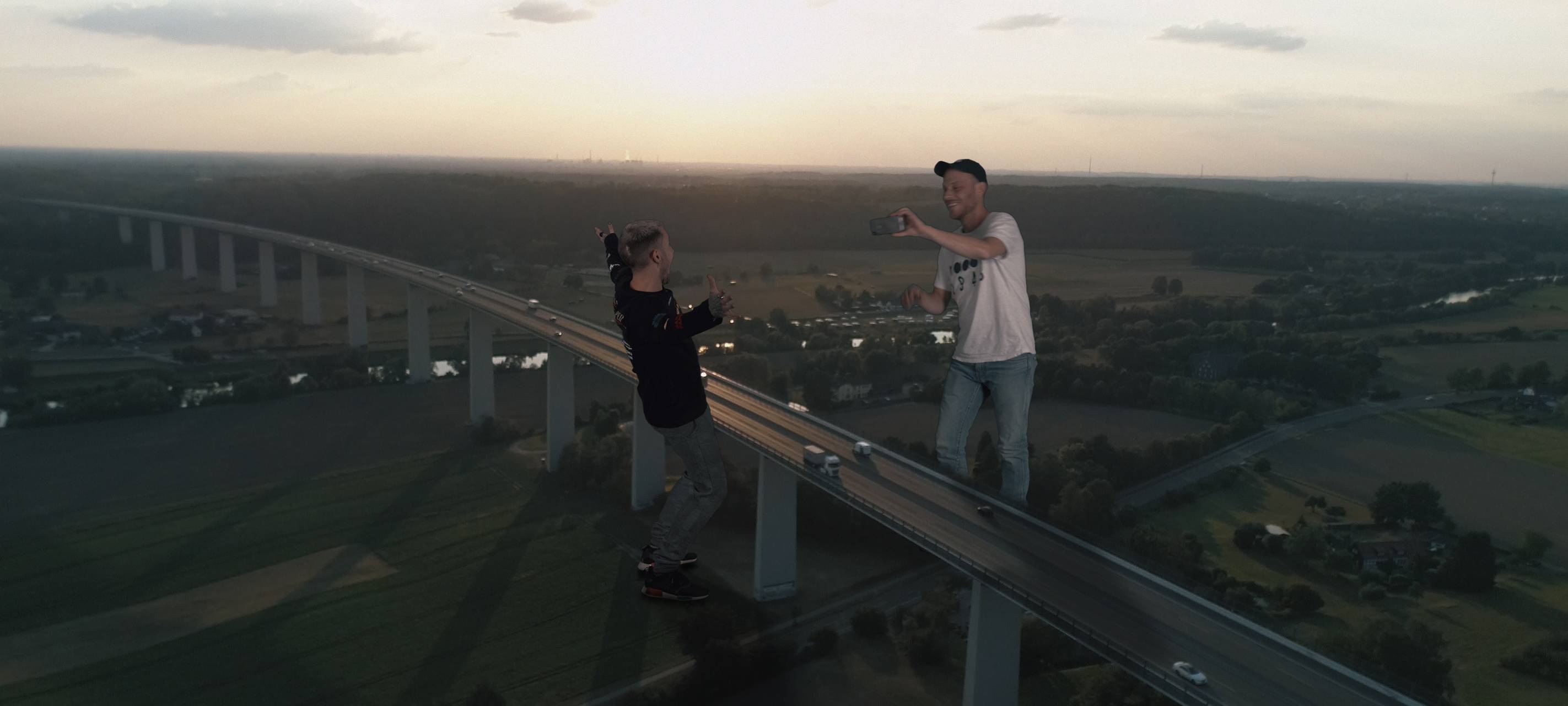 257ers als Riesen in Essen für das neue Lied Zuhause