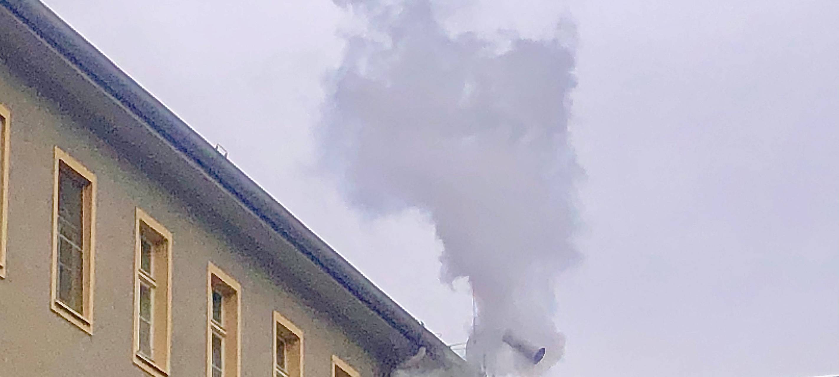 Das alte MRT im Krankenhaus Essen-Steele wurde abgebaut, dazu entweicht Helium und es entsteht dieser weiße Rauch.