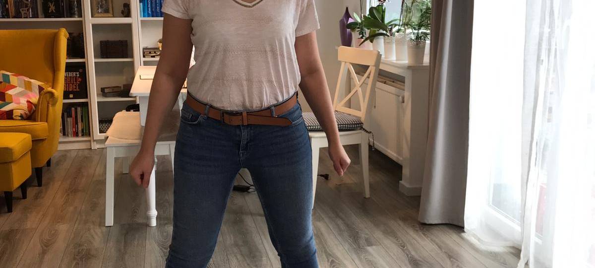 Radio Essen zeigt, wie Ihr im Homeoffice ganz einfach Beinübungen mit einem Wischlappen macht.