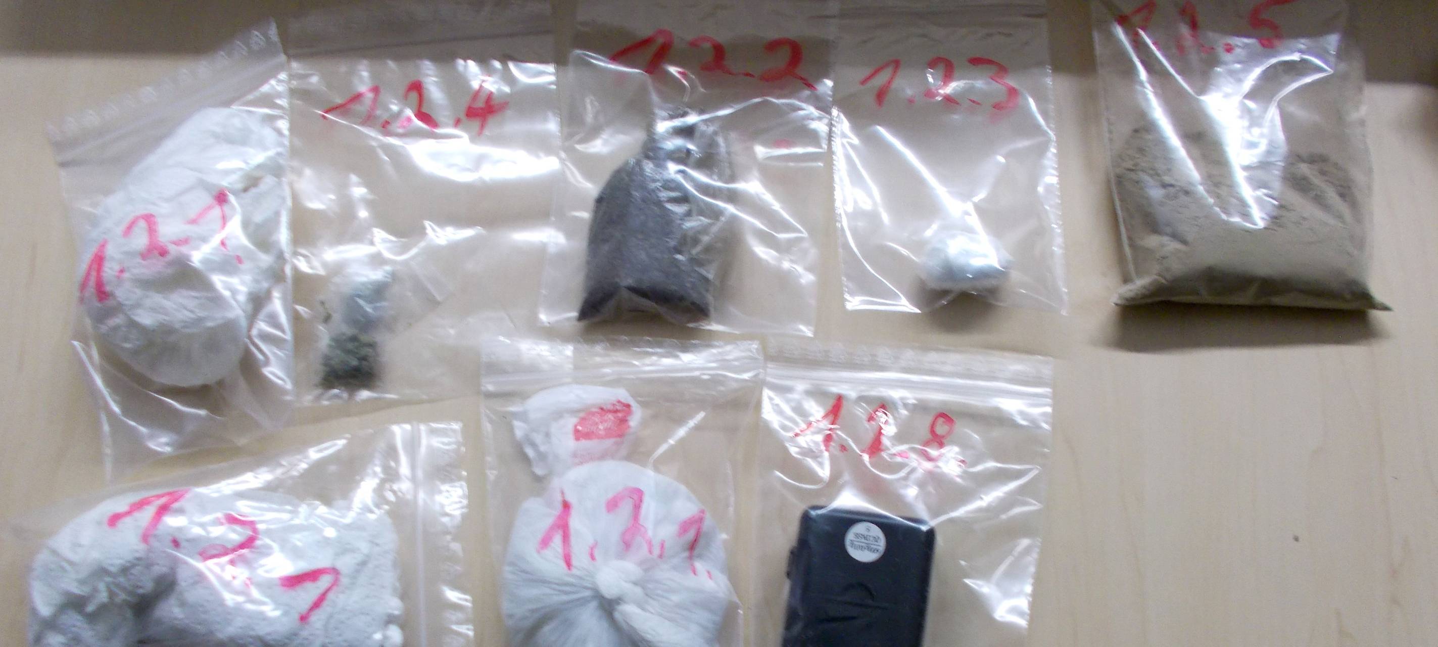 Ein Drogendealer wird im Nordviertel in Essen auf frischer Tat ertappt. Die Polizei bekommt Hinweise auf ein Drogendepot in Altenessen.