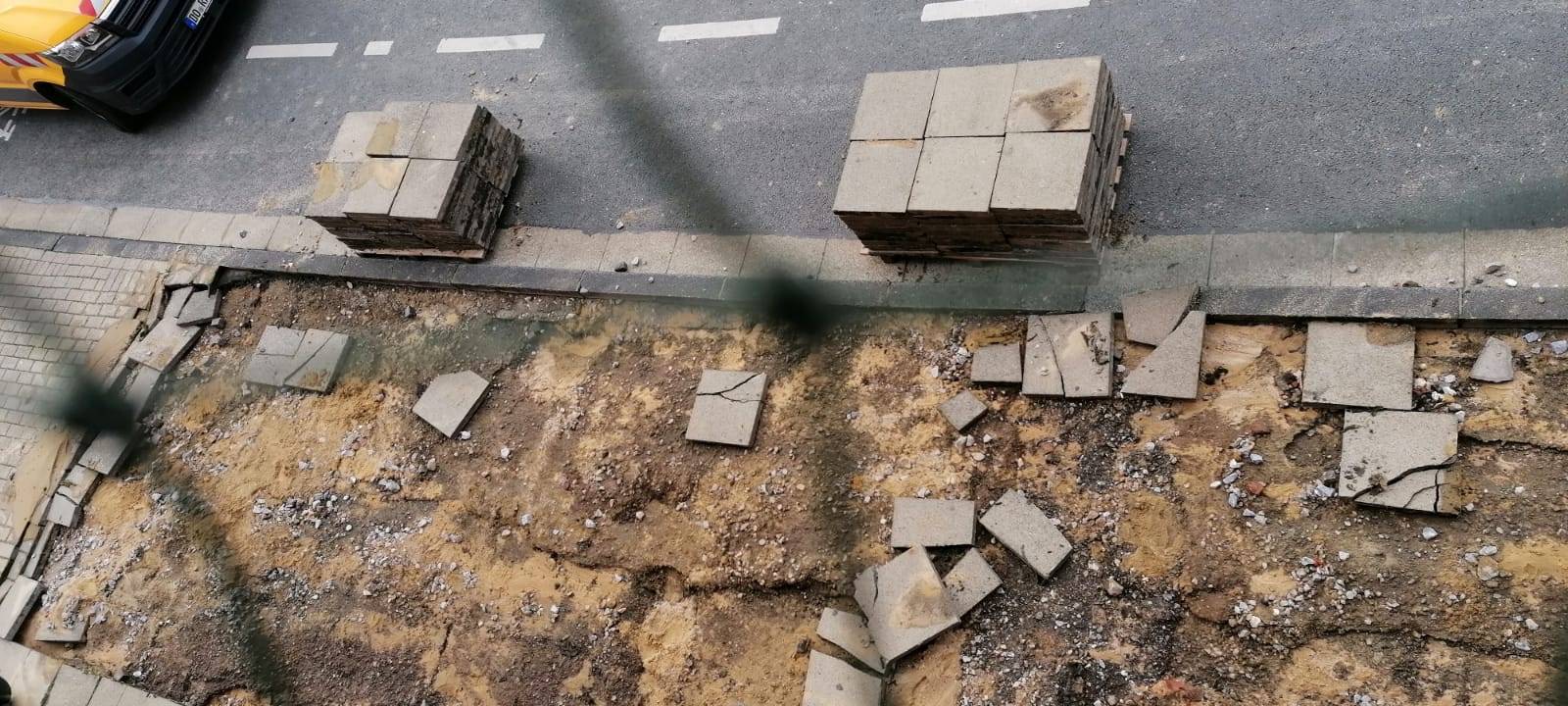 Essen: Rohrbruch legt Straße und Parkhaus lahm