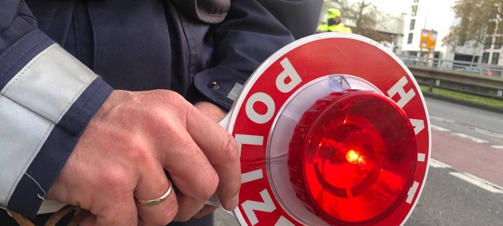 Die Polizei hat an der neuen Umweltspur in Essen diese Woche täglich kontrolliert und hat viele Autofahrer erwischt.