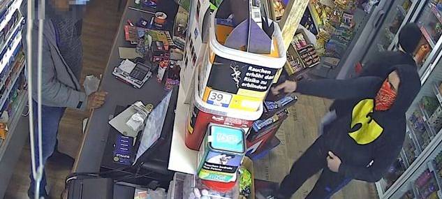 Essen: Kiosk-Räuber hauen vor Angst ab - Polizei sucht mit Fotos