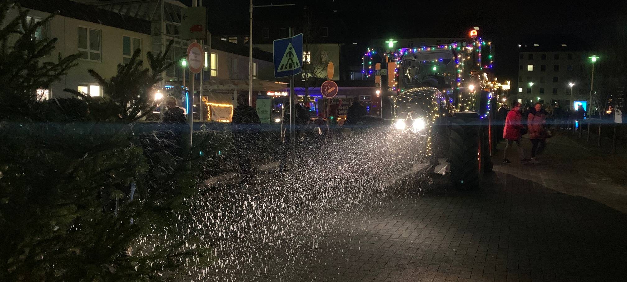 Essen: Weihnachtsstimmung mit leuchtendem Trecker-Korso für kranke Kinder