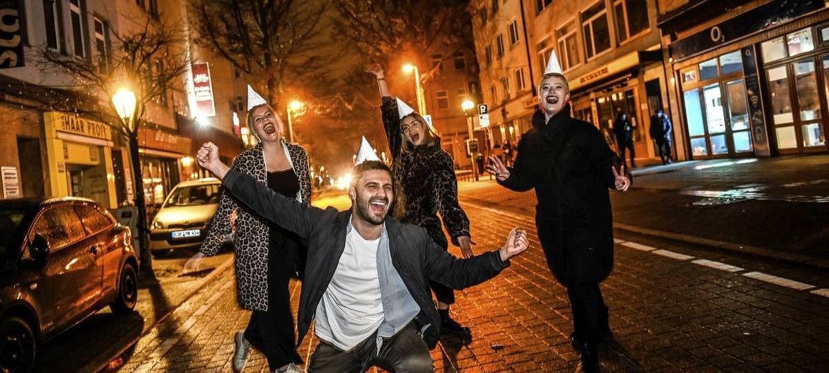 silvester-2020-2012-radio-essen_party_partyhut_ruettenscheider-strasse_feiern