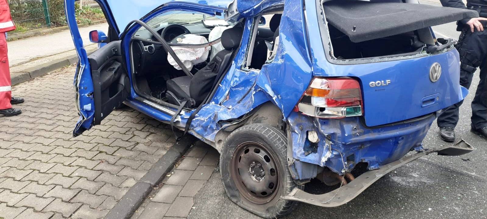Eine Verfolgungsfahrt in Essen ist im Krankenhaus geendet. Die Oberhauser Straße ist deshalb dicht.