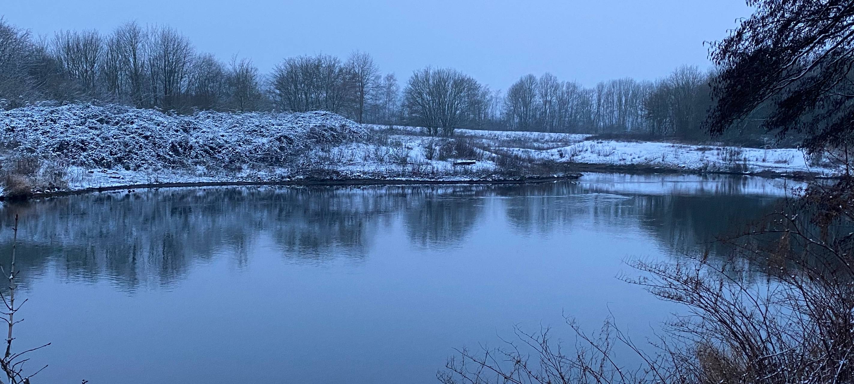Trotz dichter Schneedecke in Essen gab es keine Verkehrsprobleme, sagen Polizei und Feuerwehr.