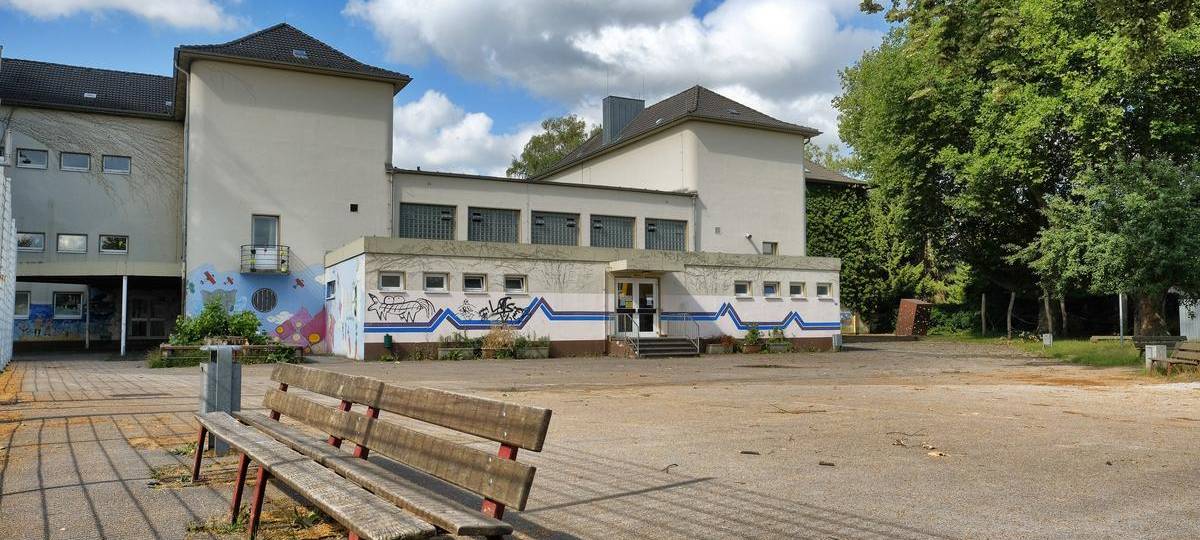 Essen: Abriss der Schule an der Ruhr in Kettwig startet
