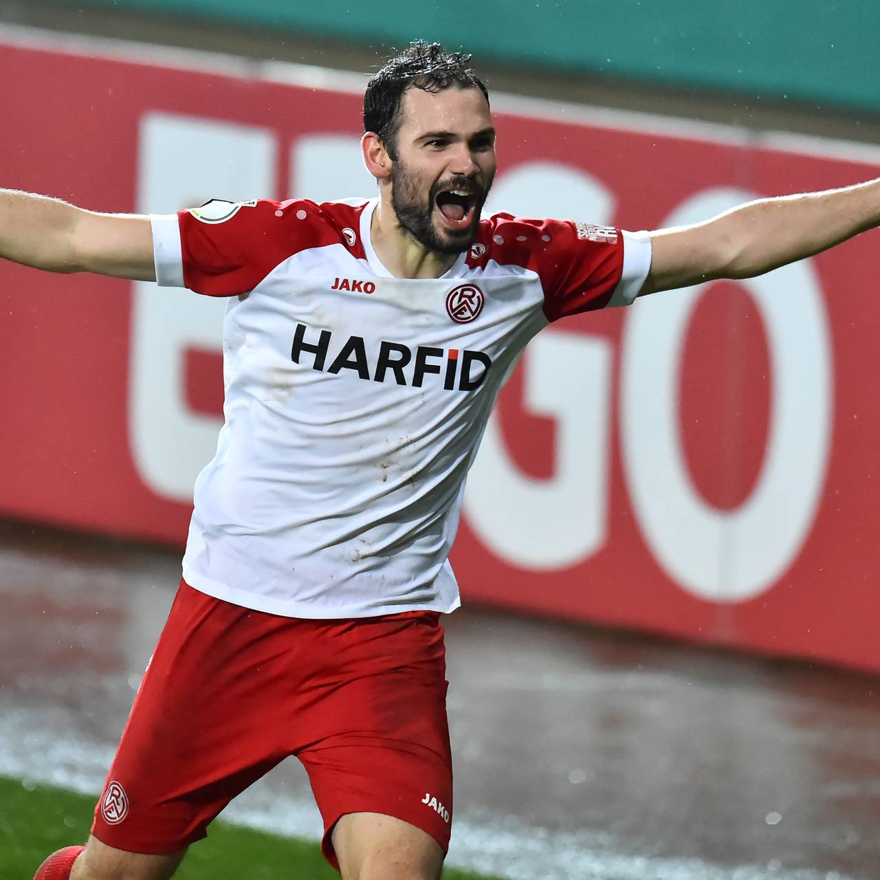 Torjubel zum 2:1 durch Simon Engelmann