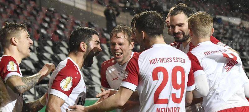 Rot-Weiss Essen gegen Rot-Weiß Oberhausen: Viertelfinale des Niederrheinpokals