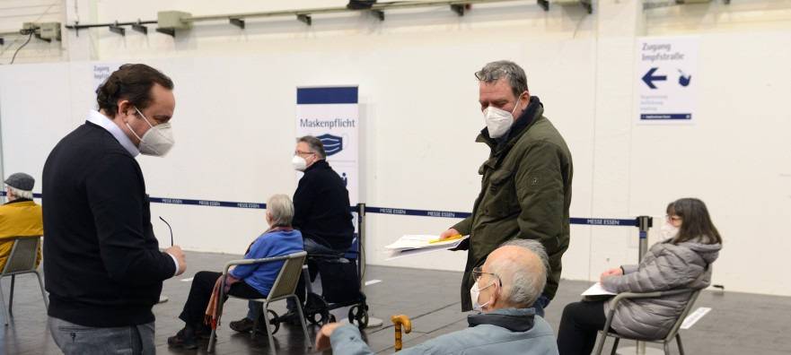 Über 7 Kilometer durch Essen: 82-Jähriger läuft durch Eis und Schnee zum Impfzentrum