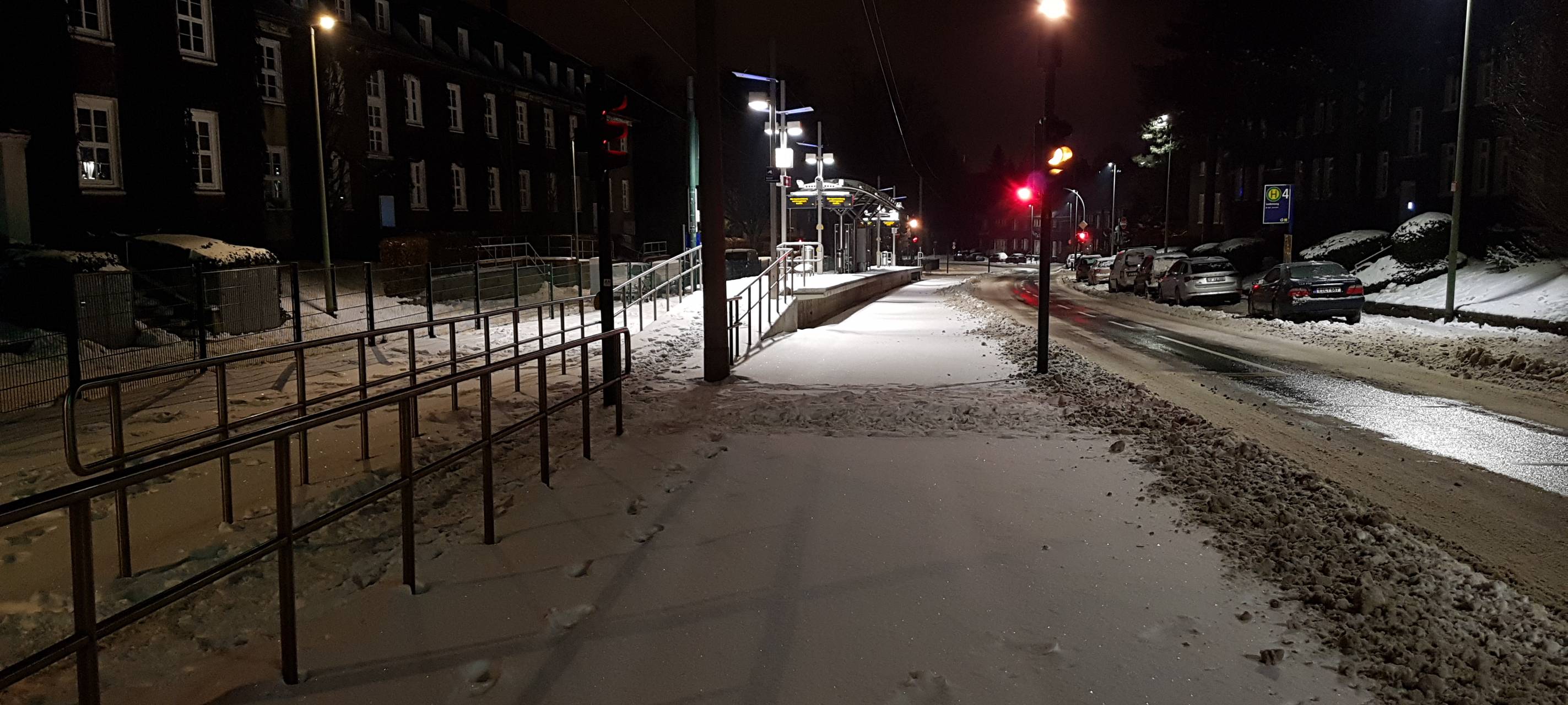 U-Bahn-Haltestelle in Essen-Margarethenhöhe im Schnee-Chaos