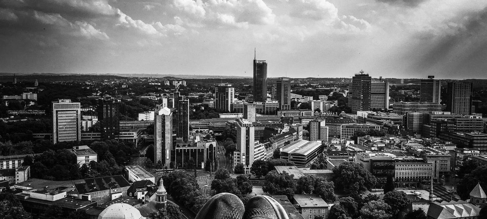 stadt-radio-essen-hochhaeuser-hochhaus-schwarzweiss