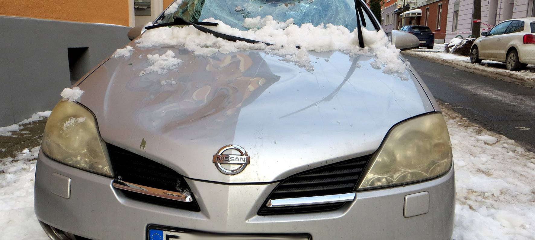 Essen: Eis fällt von Dächern - Gefahr für Fußgänger vor Eisplatten und Eiszapfen