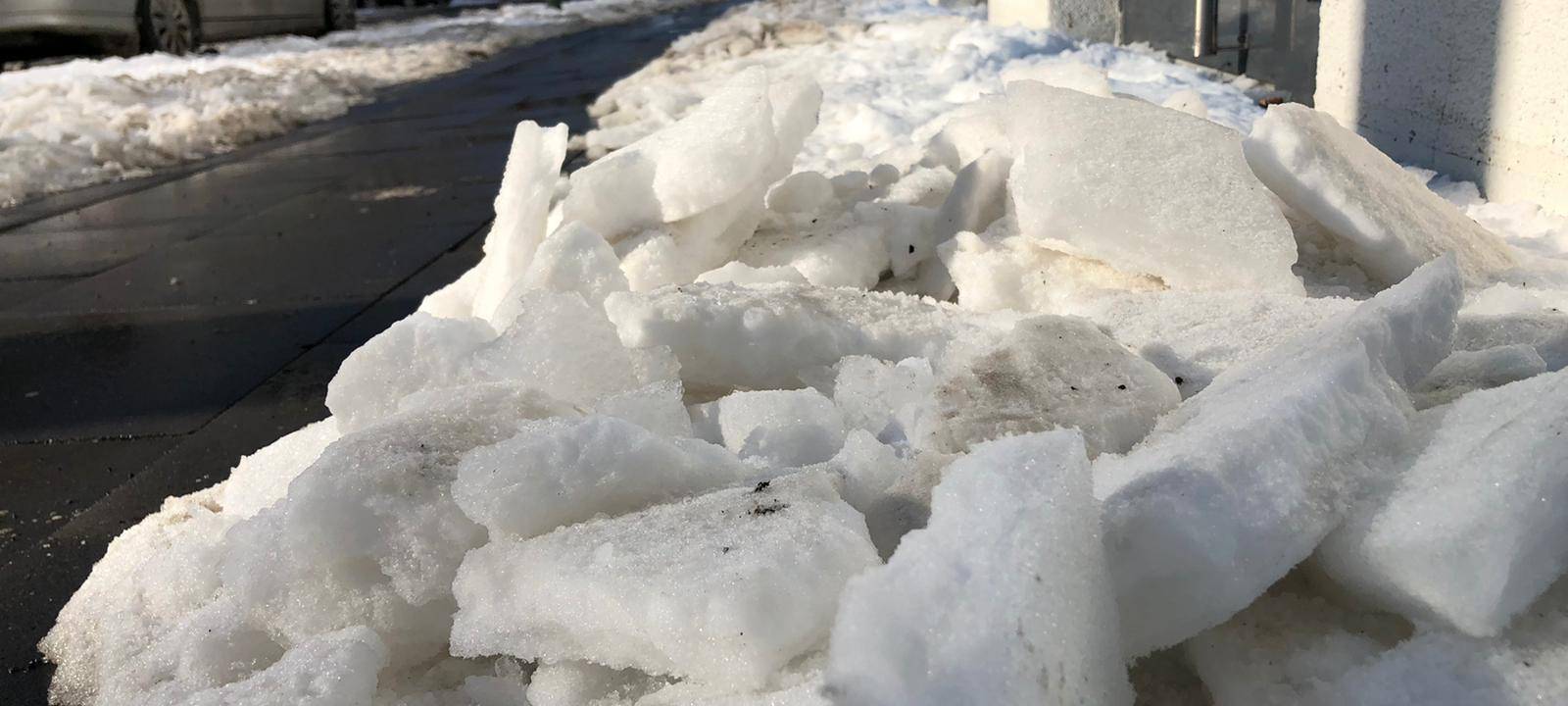 radio-essen_eis-schnee-lawine Bürgersteig