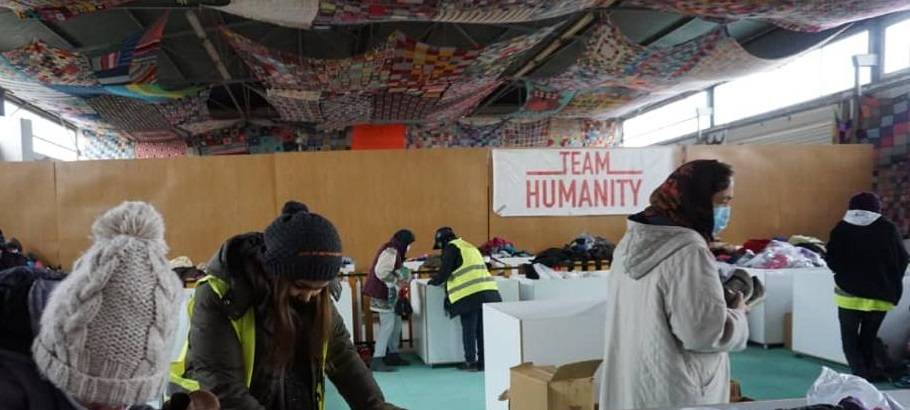 Essen: Caritas hilft im Flüchtlingslager Moria mit Gummistiefeln