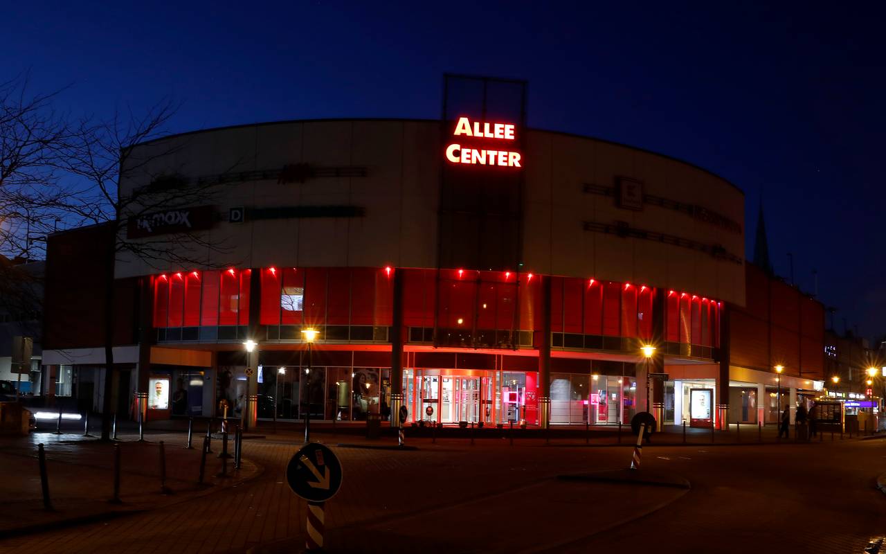 Allee Center in Essen-Altenessen leuchtet rot gegen Lockdown