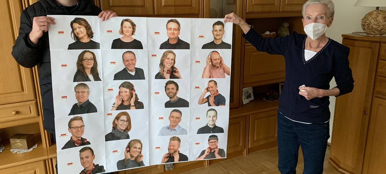 Radio Essen als XXL-Plakat: Riesen Geschenk für Hörerin Helga