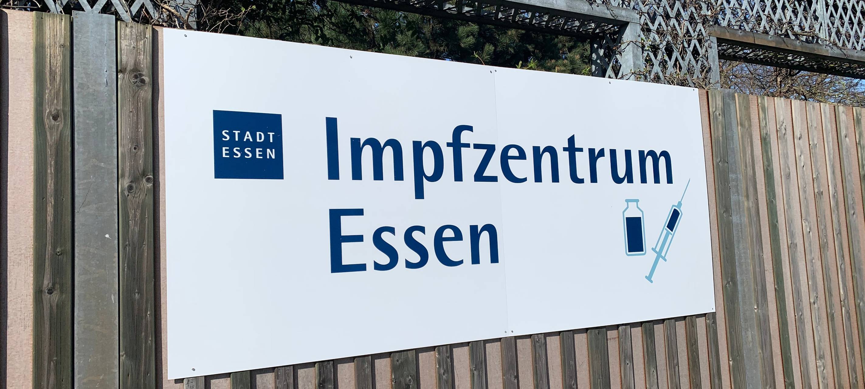 Impfzentrum Essen Schild an Wand