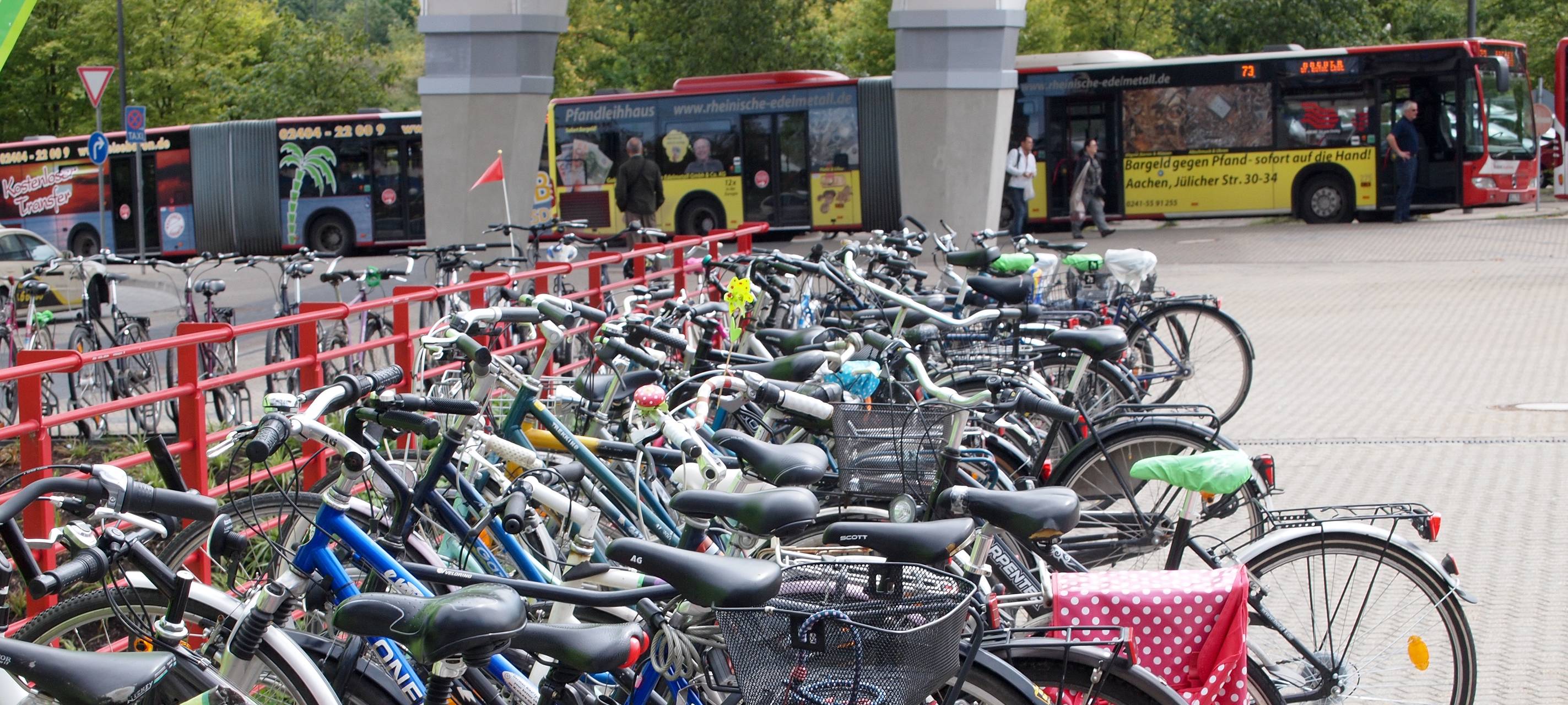 Entscheidung in Essen: Fahrradstellplätze statt Autoparkplätze?