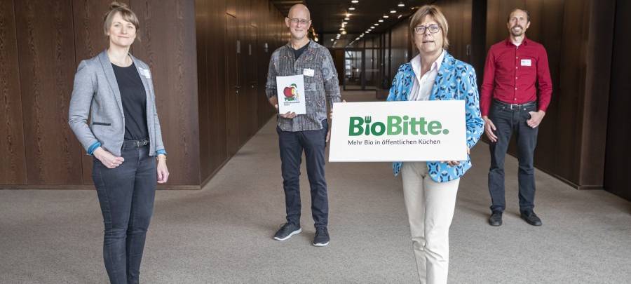 Workshop zum Thema "Bio, Regional und Saisonal – für jeden Tag: Zukunftsküche Essen" im Essener Rathaus. V. l. n. r.: Eva Schlüter, a’verdis, Thomas Lang, Ernährungsrat Essen, Simone Raskob, Dezernentin für Umwelt, Verkehr und Sport, und Kai Lipsius, Leiter Grüne Hauptstadt Agentur Essen.