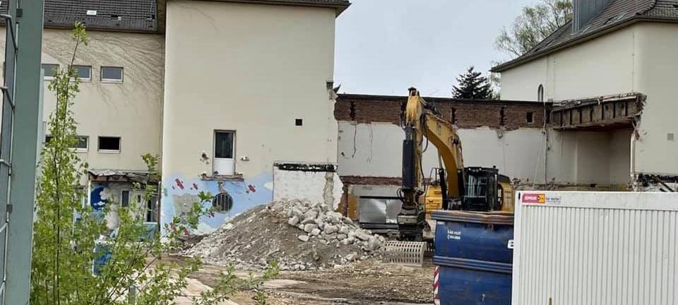 Abriss Turnhalle Schule an der Ruhr in Essen - Stand Mai 2021