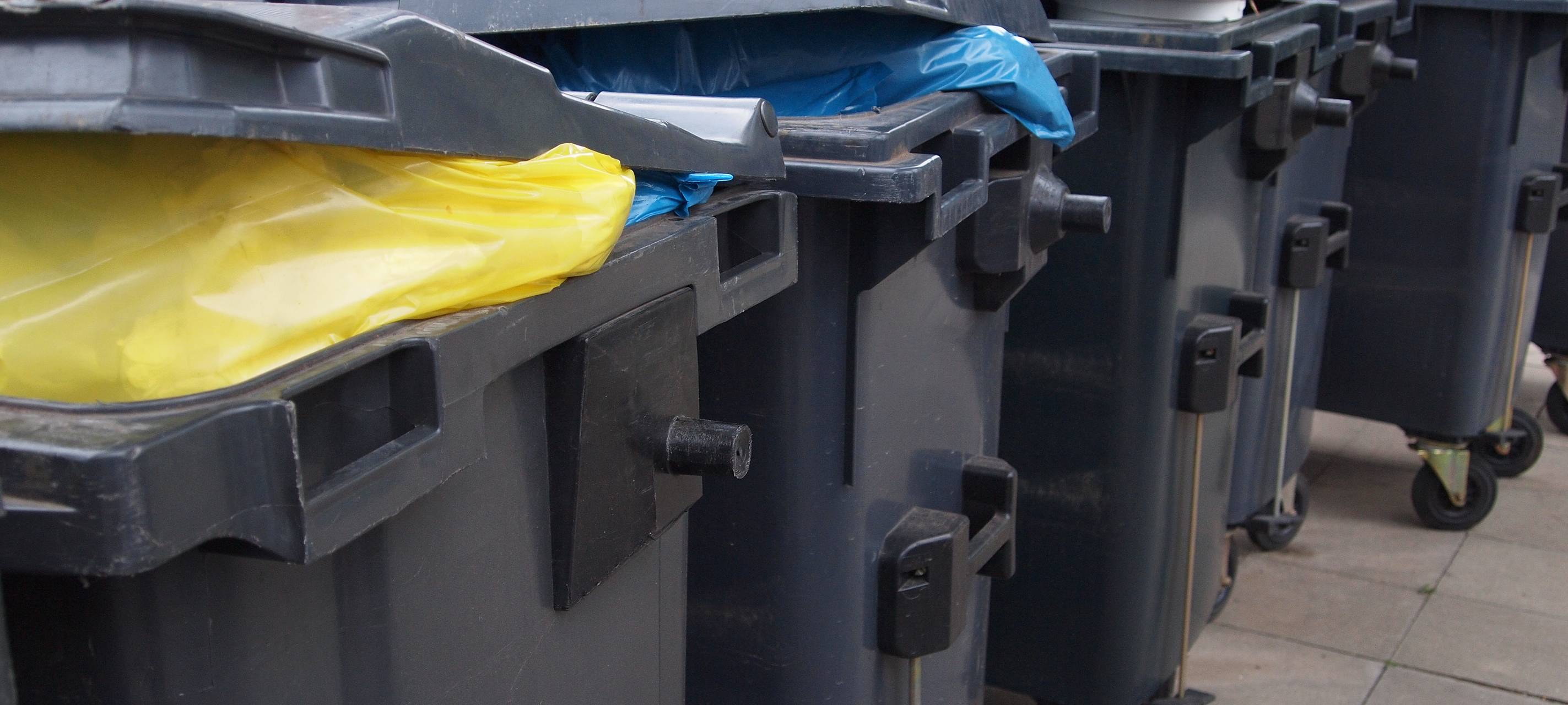 Essen: Viele graue Tonnen bleiben über das Wochenende voll