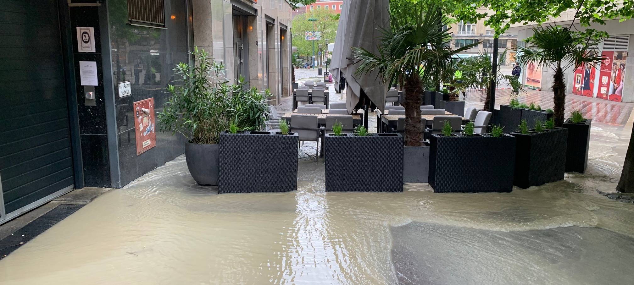 Essen: Großer Wasserrohrbruch in der Innenstadt - Überflutung