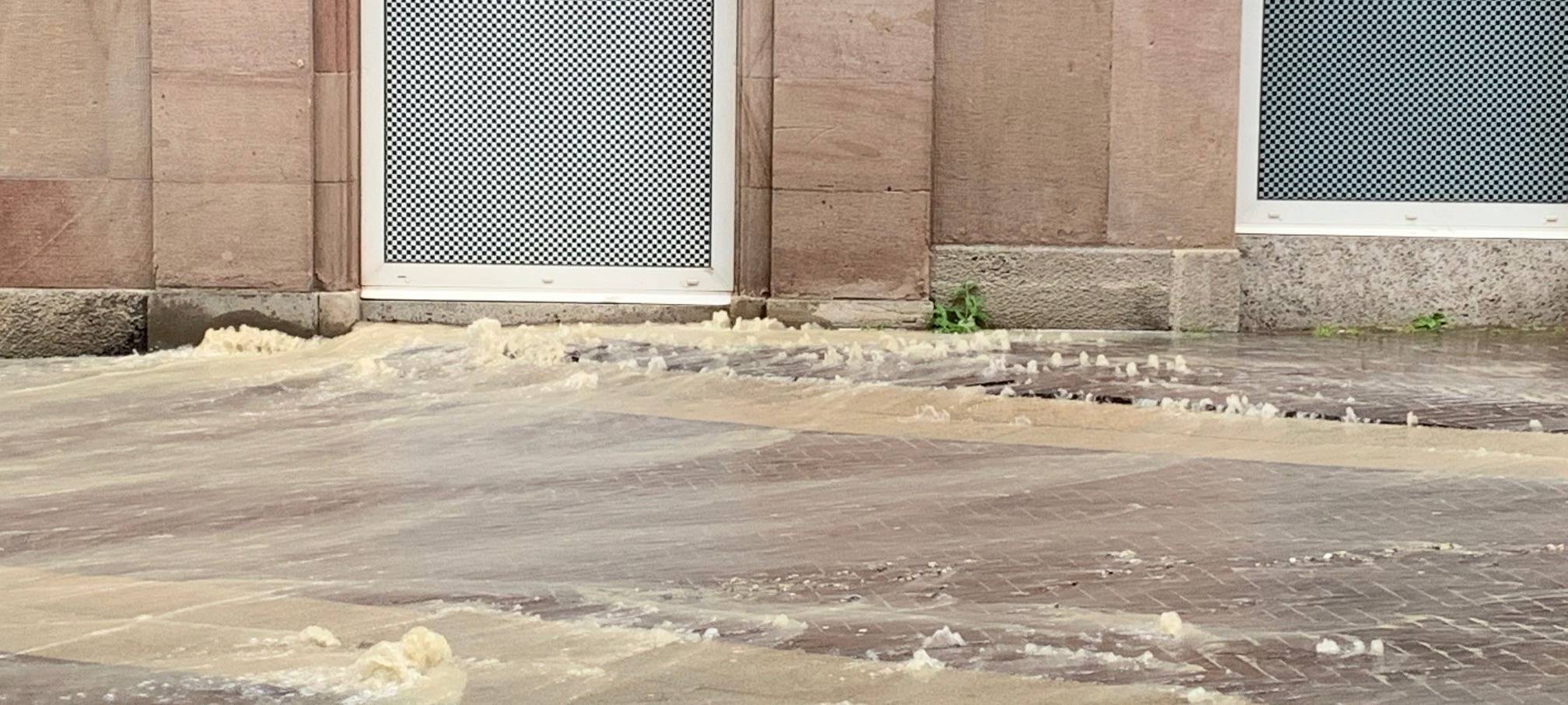 Essen: Innenstadt nach Wasserrohrbruch überflutet