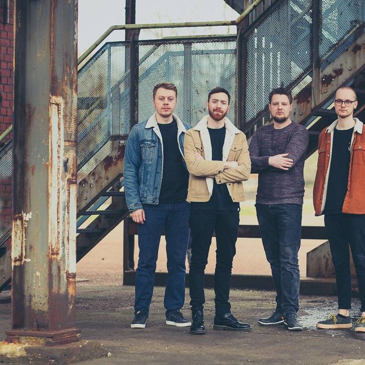 RIVERS BETWEEN US in den Ruhrcharts