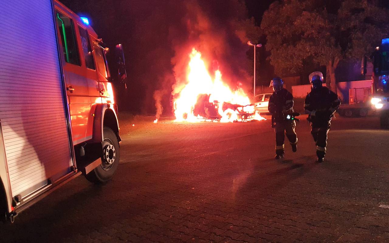 Brennendes Auto in Essen-Bochold