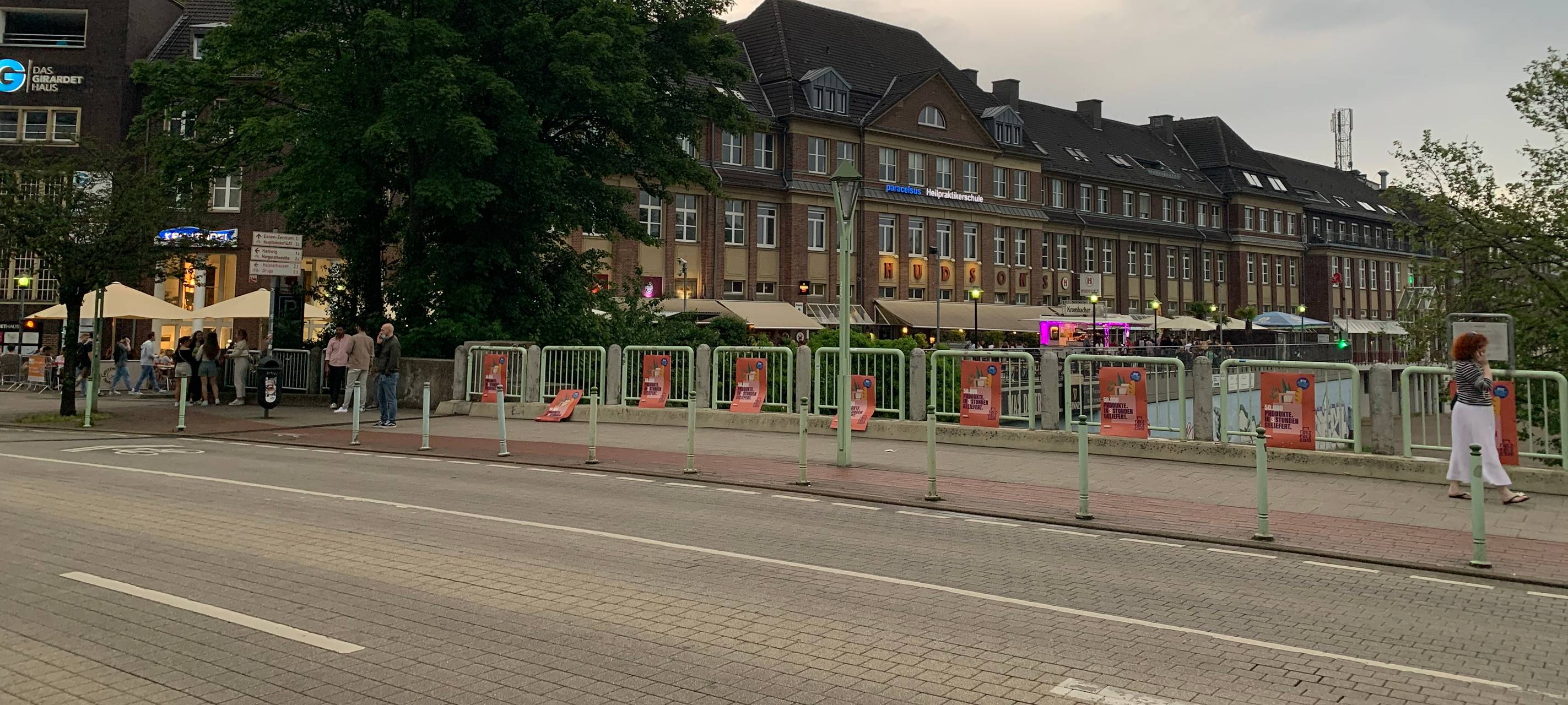 Freitagabend in Essen: Ausgelassene Stimmung und volle Straßen