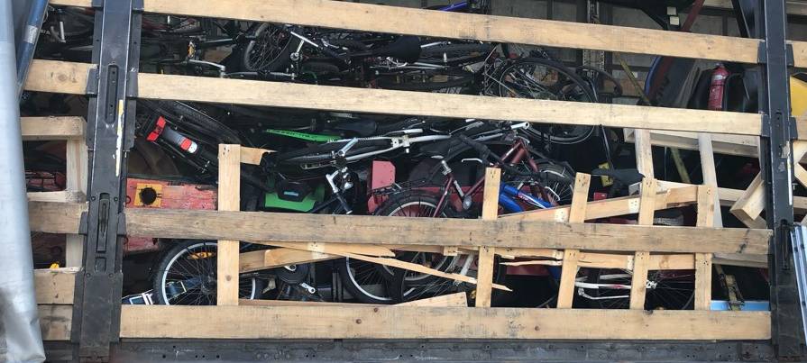 Essen: Verdächtiger LKW mit Fahrrädern entdeckt