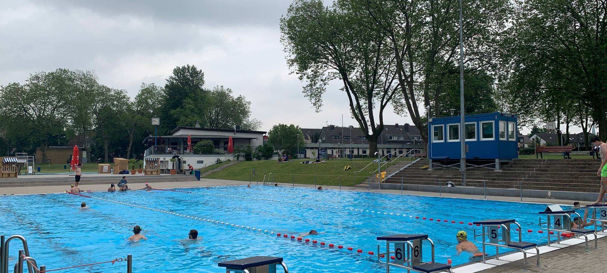 Freibadsaison in Essen startet - ab ins Wasser!