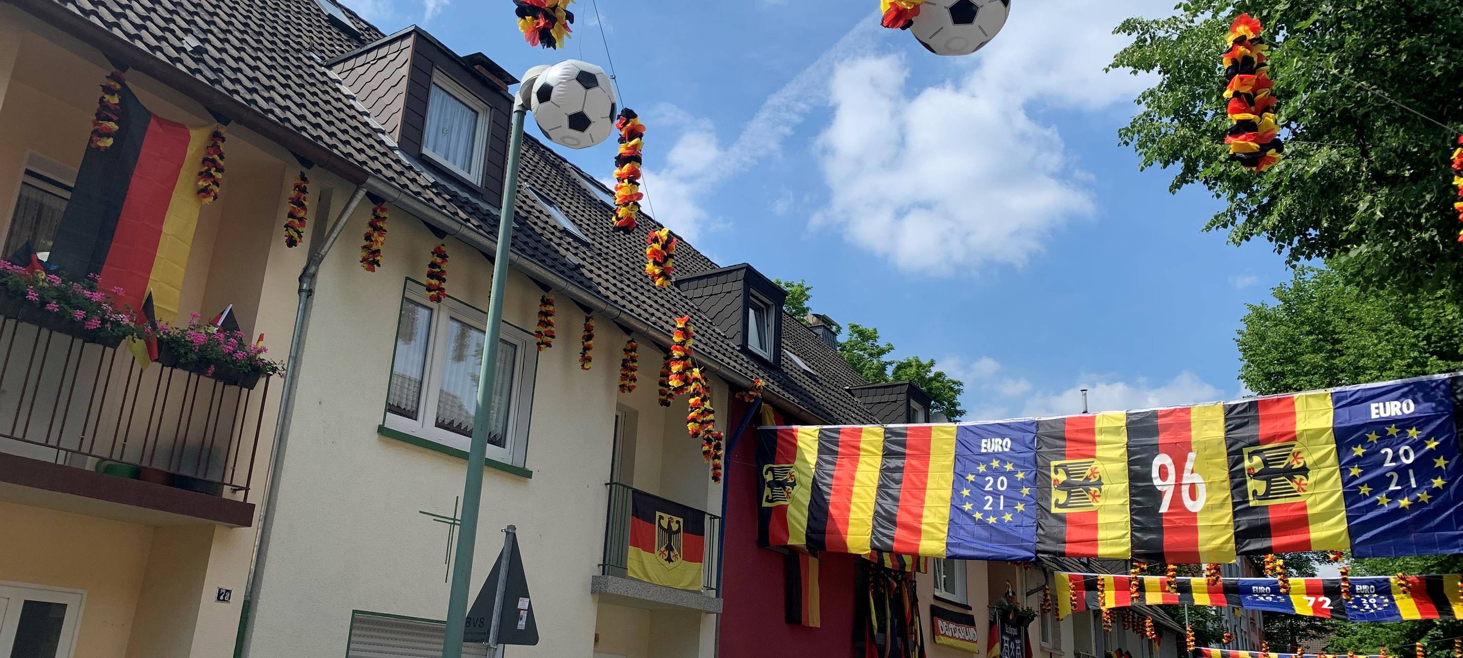 Essener Straße wird zum Flaggenmeer