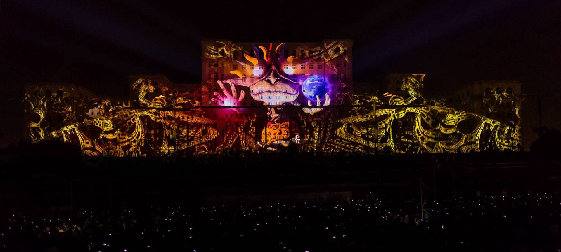 Ein Videomapping des italienischen Künstlerkollektivs mammasONICA in Bucharest 2017